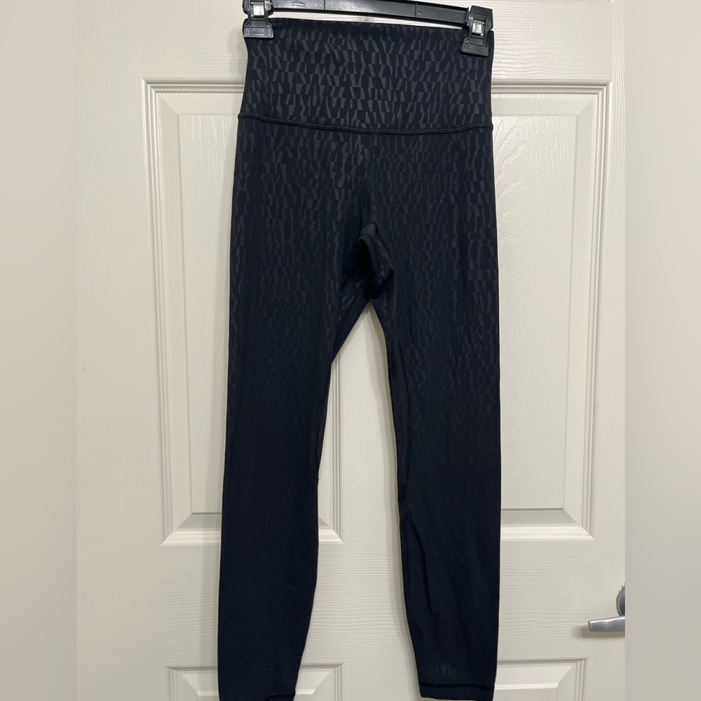 Lululemon Athletica Black Patterned Leggings, size 6